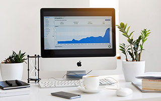 实时开奖结果-半场两双！杨瀚森打得挺开心 离场前对着球迷微微一笑